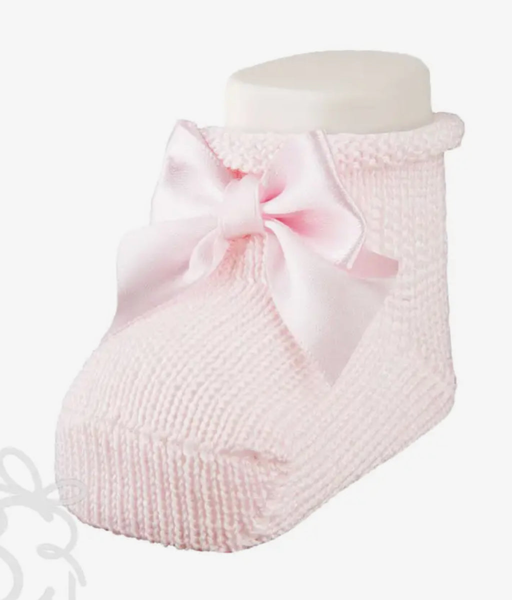 Newborn Scottish Yarn Socks with bow-pink