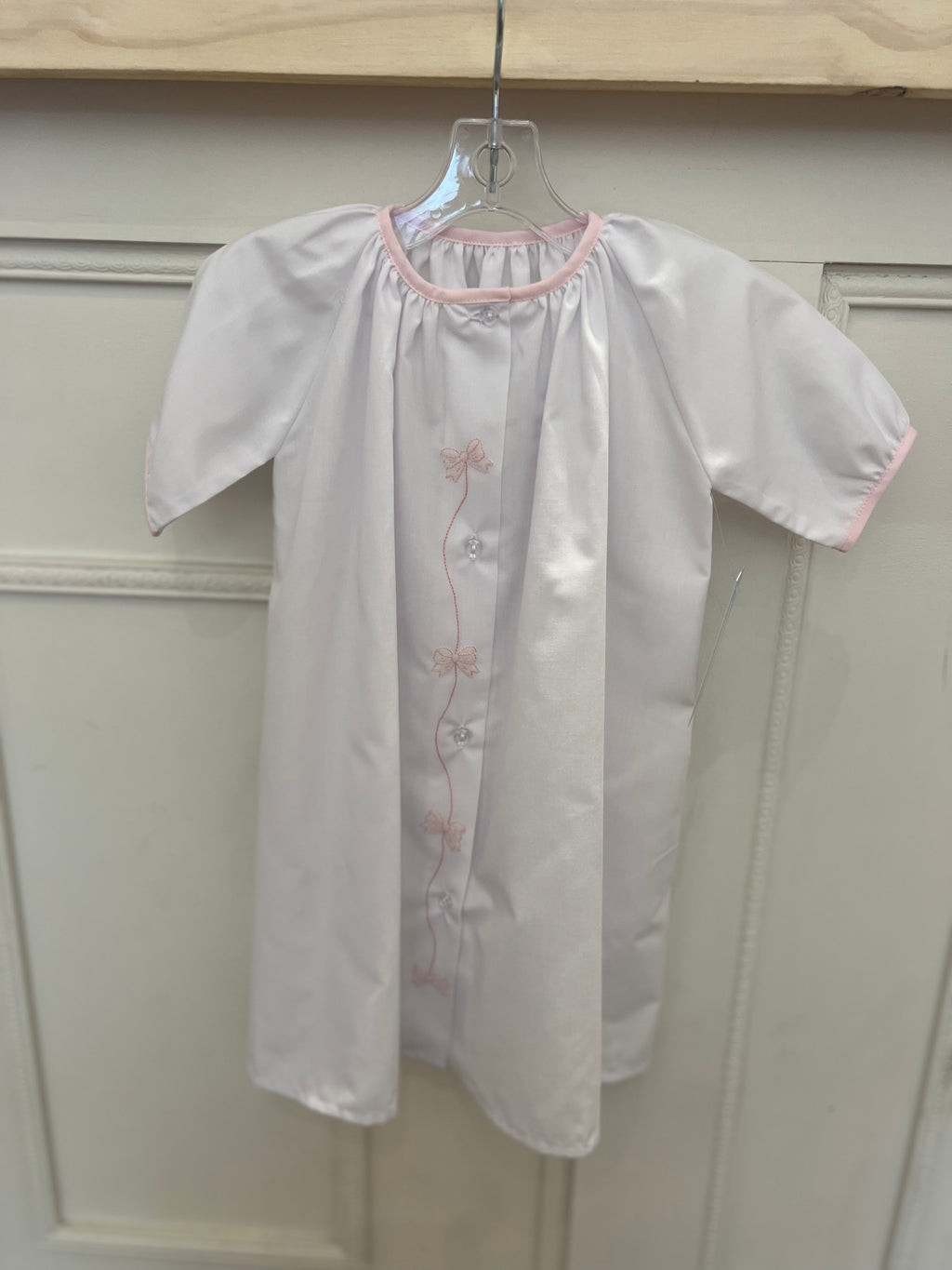 WHITE/PINK DAYGOWN WITH STRING BOWS