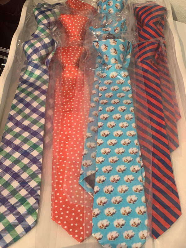 Youth Neck Tie Peach Dots